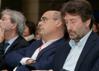 Dirigenti Pd a Bologna: Paolo Gentiloni, Nicola Zingaretti, Dario Franceschini (LaPresse)