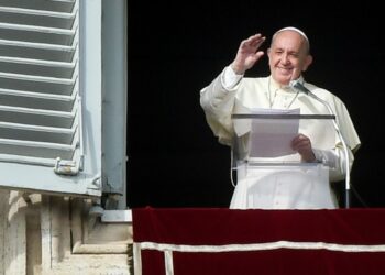 coronavirus vaticano papa francesco