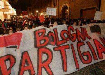 Manifestazione anti-Salvini a Bologna (LaPresse)