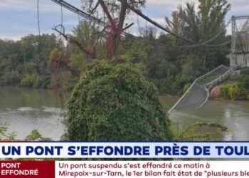 Tolosa, ponte crolla: auto e tir precipitano