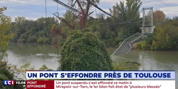 Tolosa, ponte crolla: auto e tir precipitano