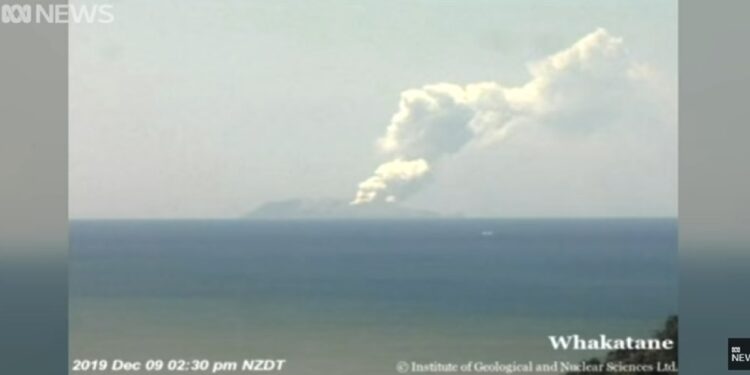 Nuova Zelanda eruzione vulcano White Island