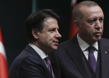 Giuseppe Conte con Recep Tayyip Erdogan (LaPresse)