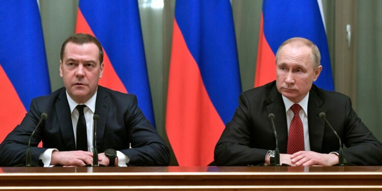 Medvedev e Putin