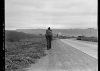 Dorothea Lange, Uomo cammina Bum blockade. All heading north. South of King City, California, 1936. Copyright CSAC Università di Parma