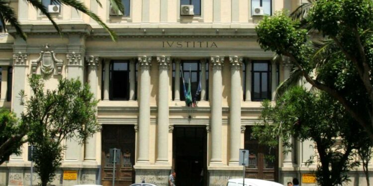 Tribunale genitori divorzio Ayala