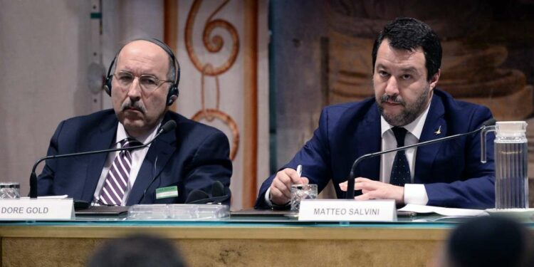 Dore Gold e Matteo Salvini durante il convegno sull'antisemitismo (LaPresse)