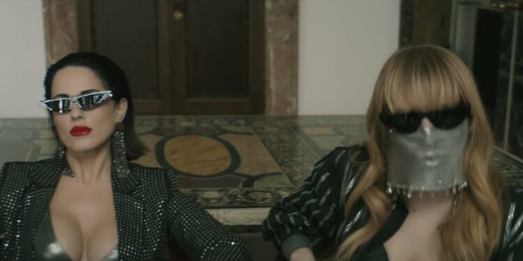 Paola Iezzi e Myss Keta nel video LTM