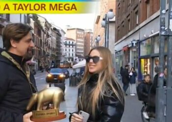 Tapiro d'oro a Taylor Mega, foto da Striscia la notizia