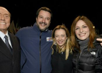 Silvio Berlusconi, Matteo Salvini, Giorgia Meloni, Lucia Borgonzoni, Vittorio Sgarbi (LaPresse)