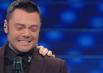 Tiziano Ferro piange a Sanremo 2020