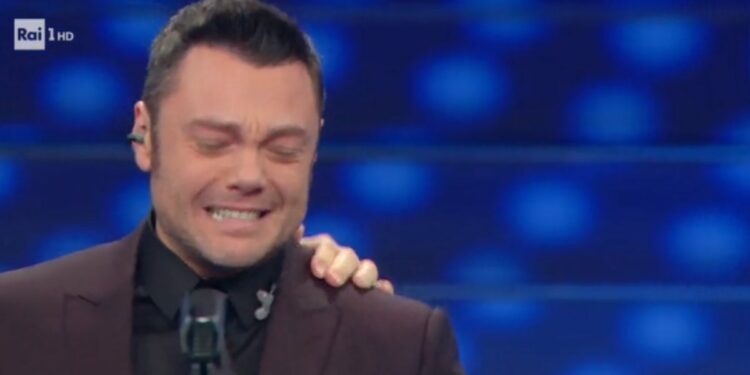 Tiziano Ferro piange a Sanremo 2020