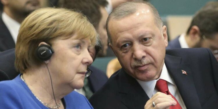 Angela Merkel con Recep Tayyip Erdogan (LaPresse)