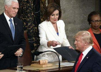 Donald Trump evita Nancy Pelosi al termine del suo discorso (LaPresse)