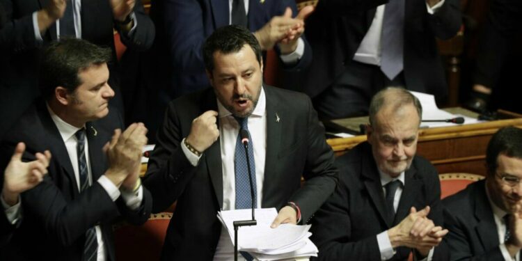 Matteo Salvini durante il suo discorso in Senato (LaPresse)