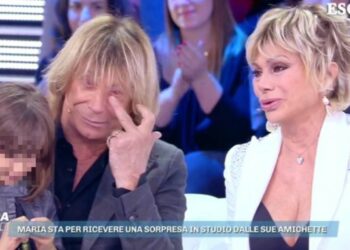 Carmen Russo. Enzo Paolo Turchi e la piccola Maria a Domenica Live