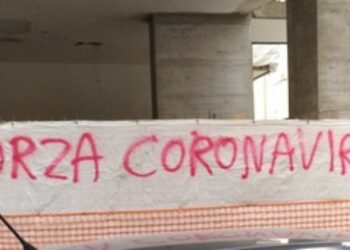 "Forza Coronavirus", striscione choc a Battipaglia (Foto: Twitter)