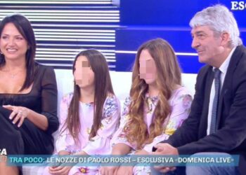 Paolo Rossi, Federica Cappelletti e le loro figlie  (Domenica Live)