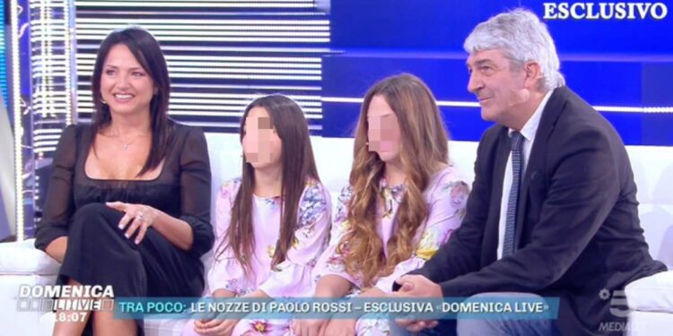 Paolo Rossi, Federica Cappelletti e le loro figlie  (Domenica Live)