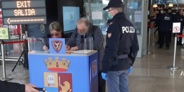 Coronavirus, controlli Polizia in stazione (Foto: Polfer)