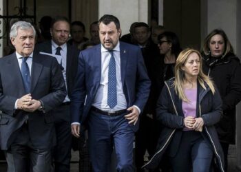 Antonio Tajani, Matteo Salvini e Giorgia Meloni escono da Palazzo Chigi (LaPresse)