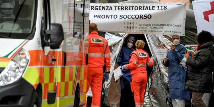 Presidio di emergenza anti-coronavirus (LaPresse)