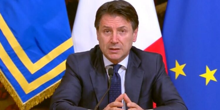 Giuseppe Conte in conferenza stampa