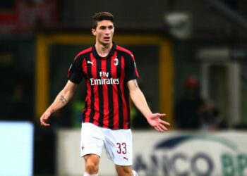 Calciomercato - Mattia Caldara con la maglia del Milan (Foto LaPresse)