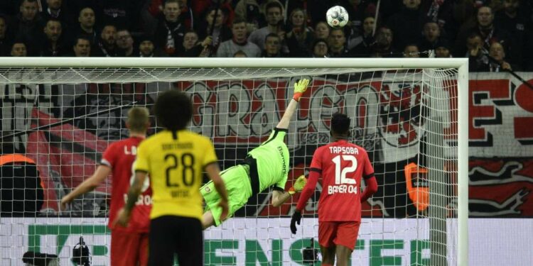 Lukas Hradecky, portiere finlandese del Bayer Leverkusen (Foto LaPresse)