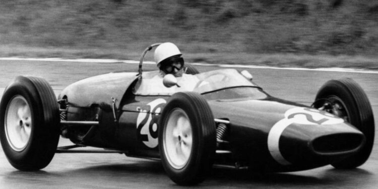 Stirling Moss in prova a Monza nel 1961 (LaPresse)