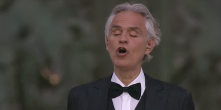 Andrea Bocelli in concerto al Duomo di Milano (foto: YouTube)