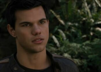 Taylor Lautner in una scena di Twilight