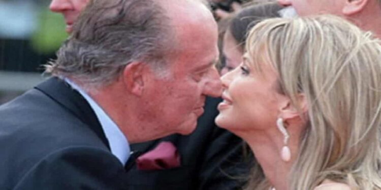 Juan Carlos di Borbone e Corinna zu Sayn-Wittgenstein - Foto Twitter da https://twitter.com/_DAGOSPIA_