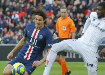 Edinson Cavani, impegnato in un Psg Digione (Foto LaPresse)