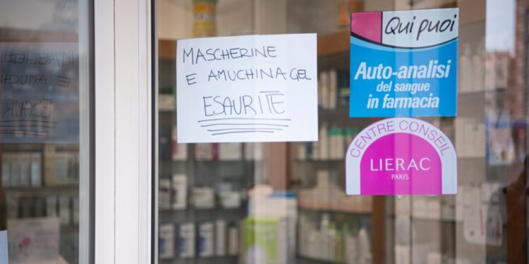 Mascherine in farmacia