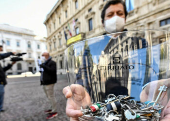 La protesta dei commercianti a Milano (Lapresse)