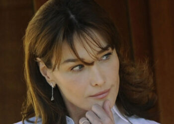 La cantautrice e attrice Carla Bruni