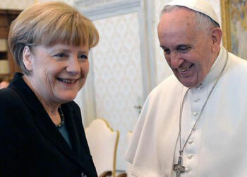 Angela Merkel e Papa Francesco in un precedente incontro