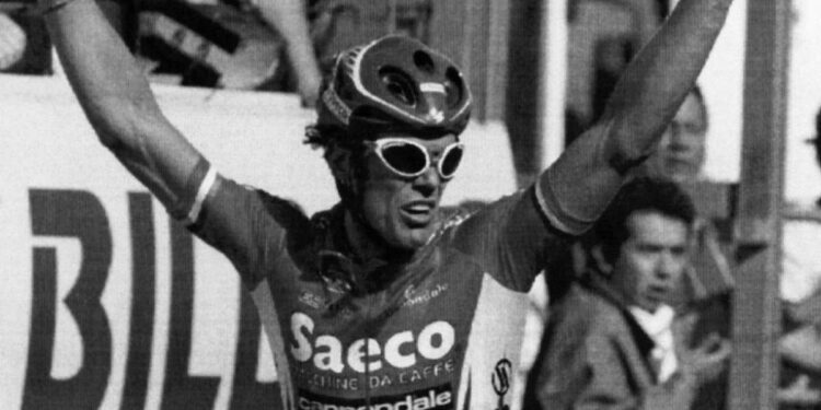 Mario Cipollini in un arrivo in volata negli anni 90 (LaPresse)