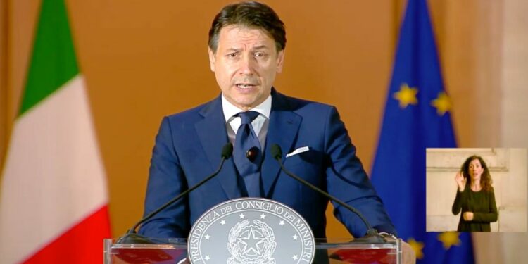 Giuseppe Conte in conferenza stampa