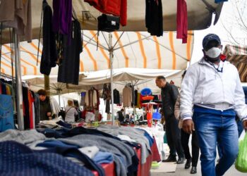 Mercato di viale Papiniano, Milano (Foto: LaPresse)