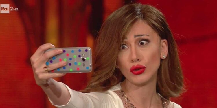 Belen Rodriguez, l’imitazione di Virginia Raffaele