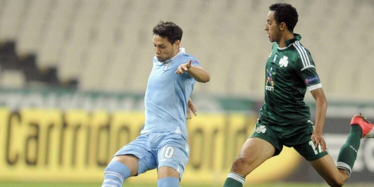 Mauro Zarate con la maglia della Lazio (Foto LaPresse)