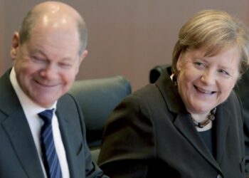 Olaf Scholz e Angela Merkel (LaPresse)