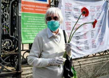 E' necessario proteggere gli anziani, dice Ilaria Capua (Foto LaPresse)