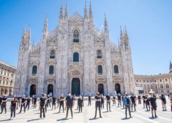 Levante, Diodato e gli altri: flash mob artisti a Milano (Foto: Instagram)