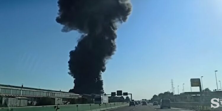 Incendio Settimo Torinese (foto: La Stampa Tv)