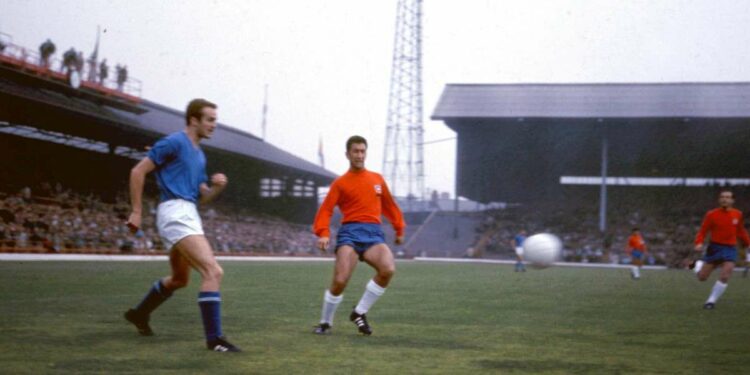 Sandro Mazzola con la maglia della Nazionale (Foto LaPresse)