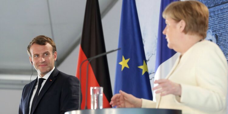 Emmanuel Macron e Angela Merkel (LaPresse)