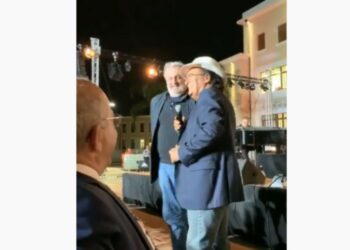 Michele Emiliano canta con Al Bano, foto Youtube